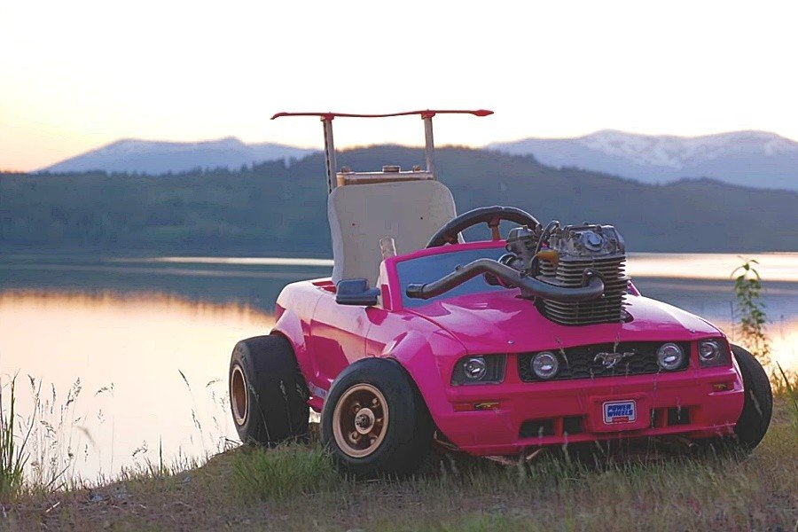 Barbie Mustang játékautó benzinmotorral